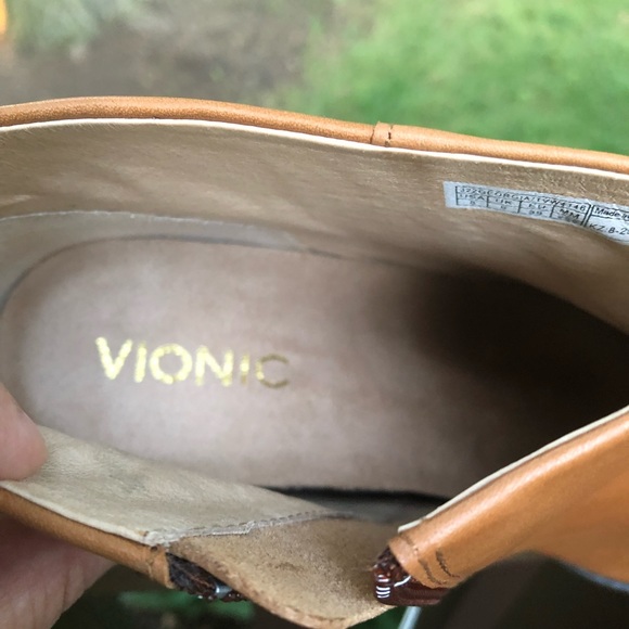 ๐บ Vionic Leather Ankle Booties ๐บ - Picture 6 of 15